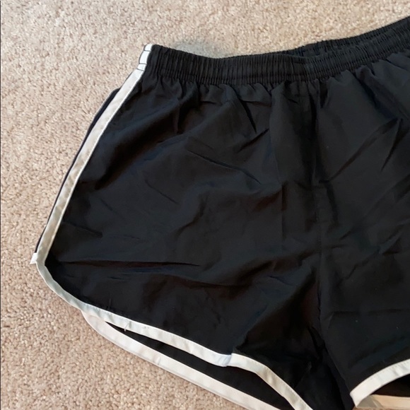 Black Nike shorts - Picture 3 of 9